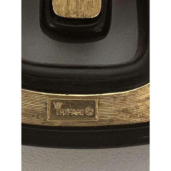 Vtg Trifari Black Plastic Collar Necklace Gold Tone CROWN 15" Signed Designer - Picture 5 of 6